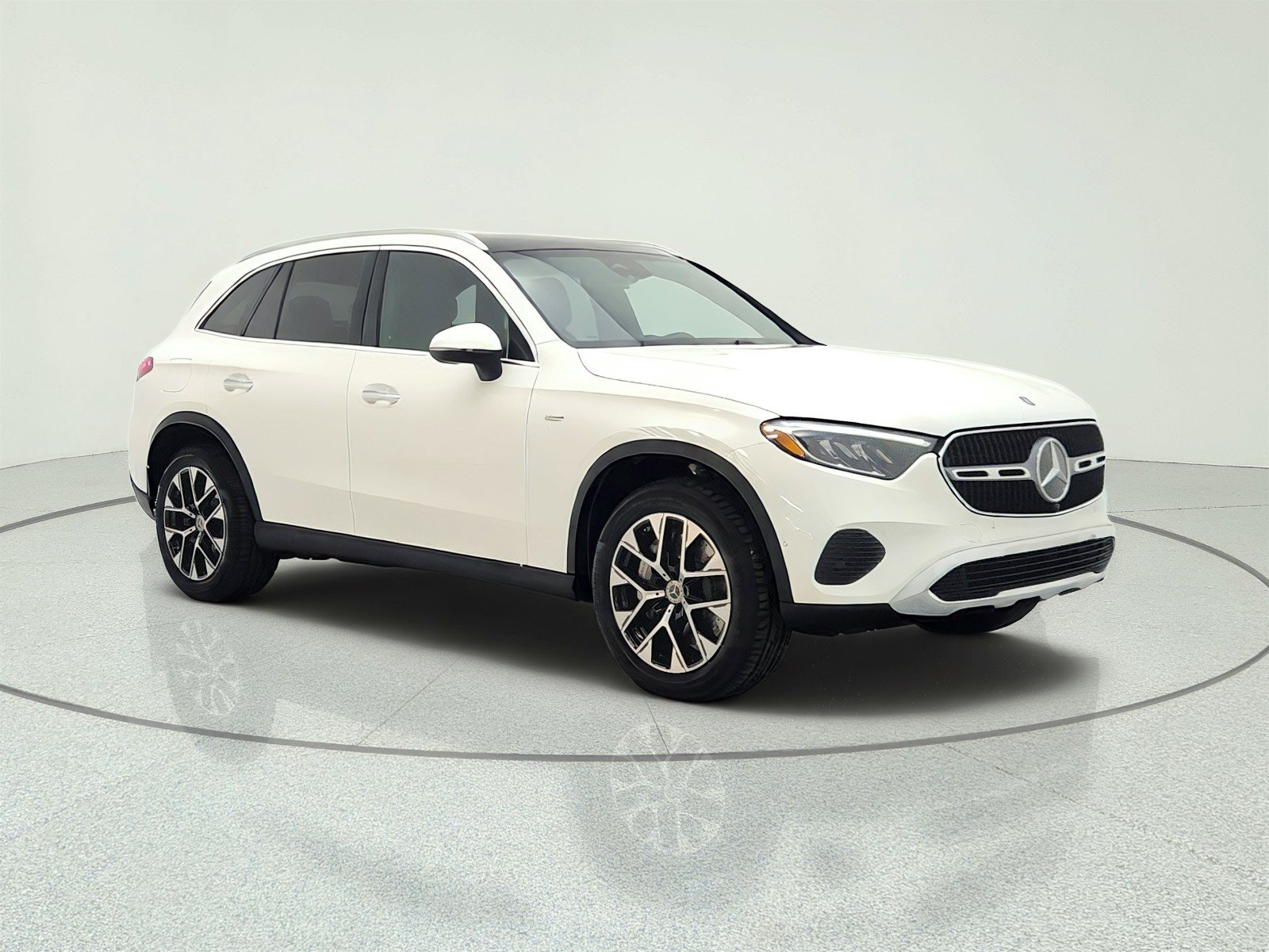Used 2025 Mercedes-Benz GLC 350e 4MATIC image 3