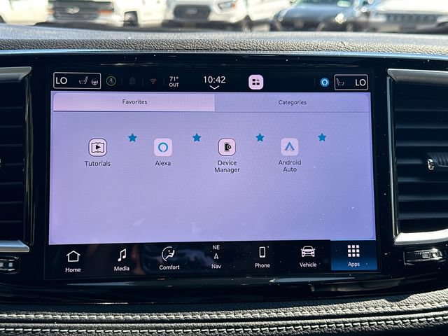 Used 2025 Chrysler Pacifica Limited AWD/4WD image 34