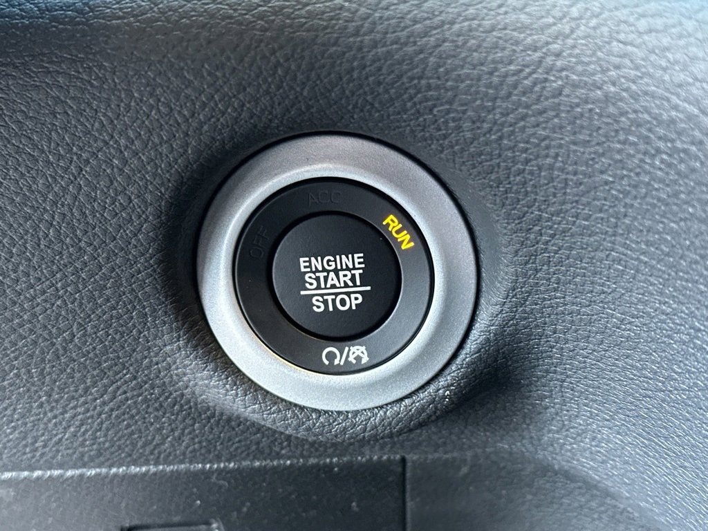 New 2026 Chrysler Pacifica Select image 10