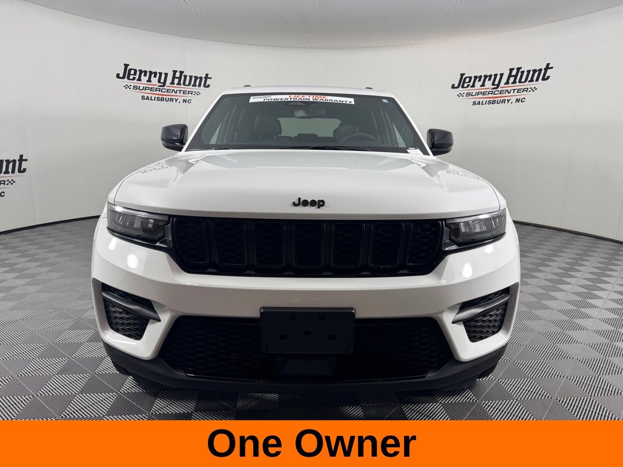 Used 2023 Jeep Grand Cherokee Altitude AWD/4WD image 4