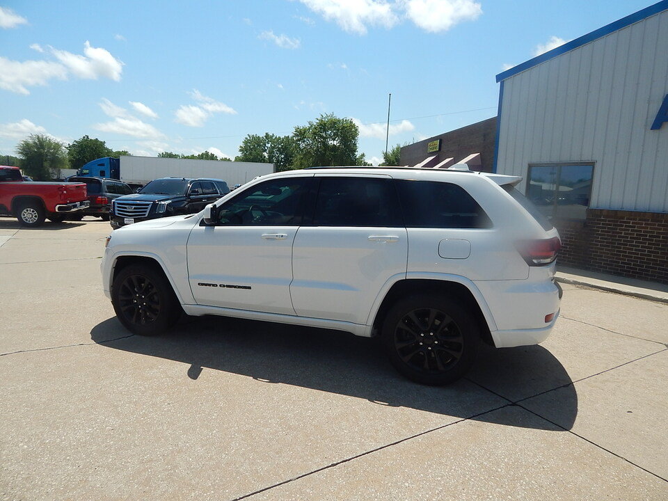 Used 2018 Jeep Grand Cherokee Altitude AWD/4WD image 8