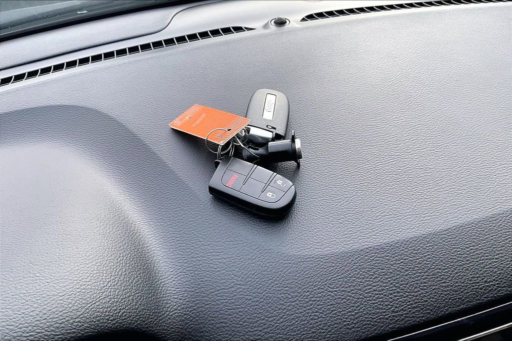 Used 2022 Jeep Grand Cherokee Laredo E image 12