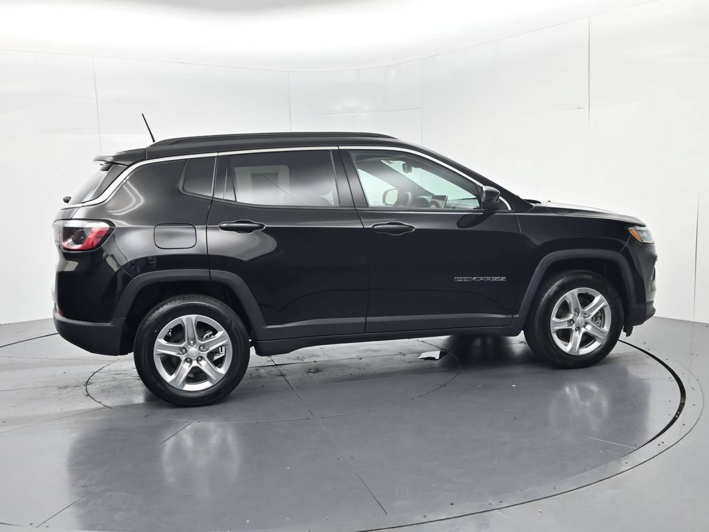 Used 2024 Jeep Compass Latitude AWD/4WD image 8