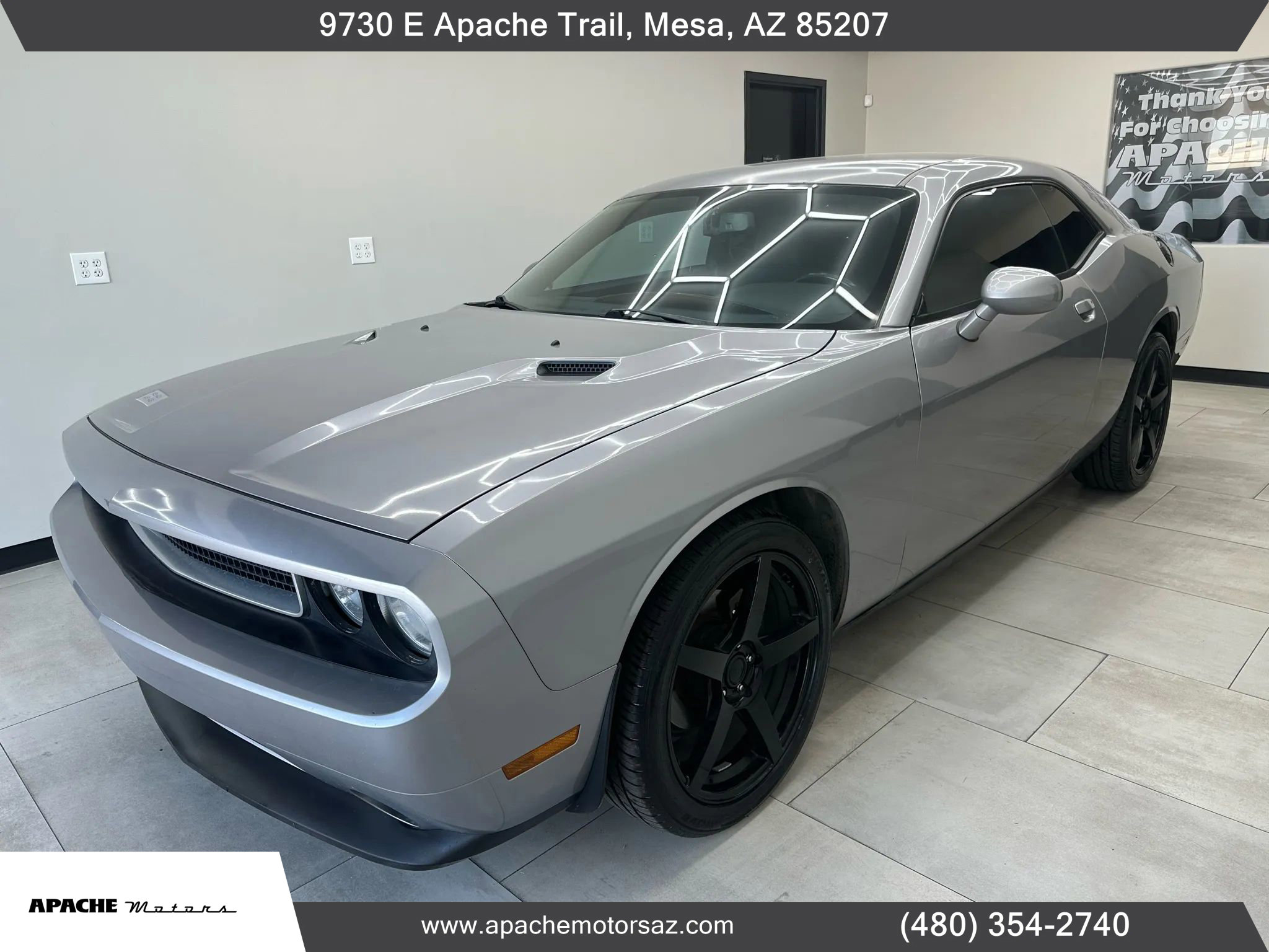 Used 2014 Dodge Challenger SXT image 1