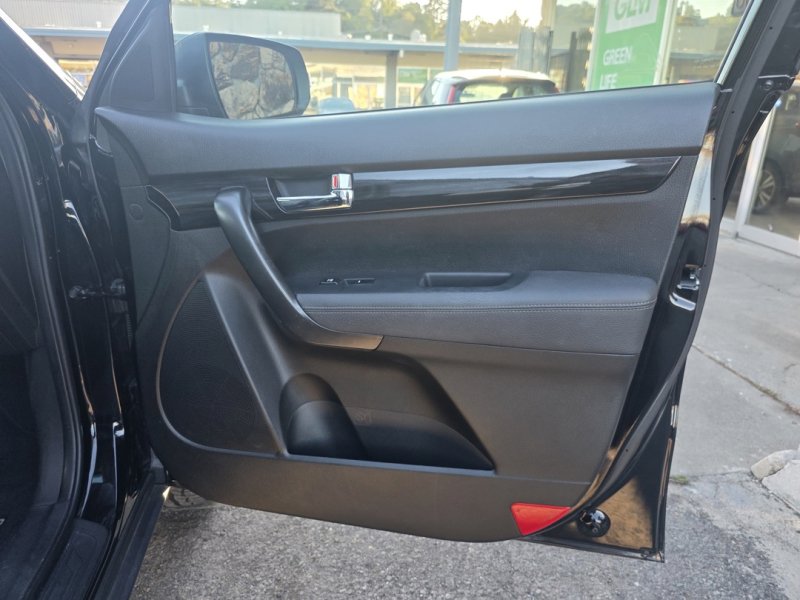 Used 2011 Kia Sorento EX w/ Premium Pkg image 17