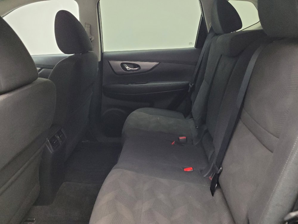 Used 2016 Nissan Rogue SV image 18