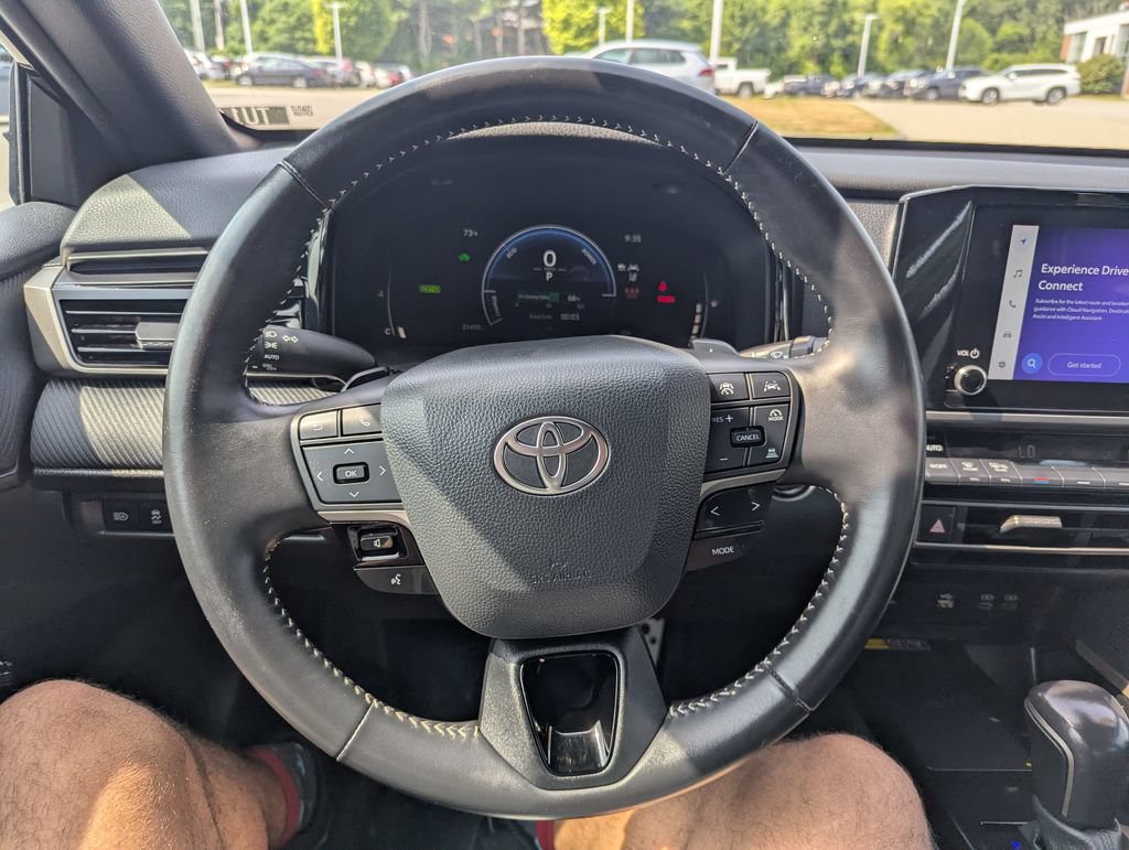 Used 2025 Toyota Camry SE FWD image 24