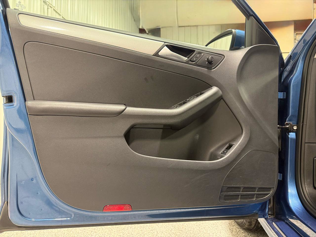 Used 2017 Volkswagen Jetta SE image 18