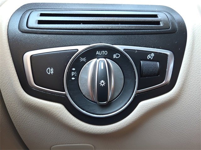 Used 2021 Mercedes-Benz GLC 300 4MATIC image 24