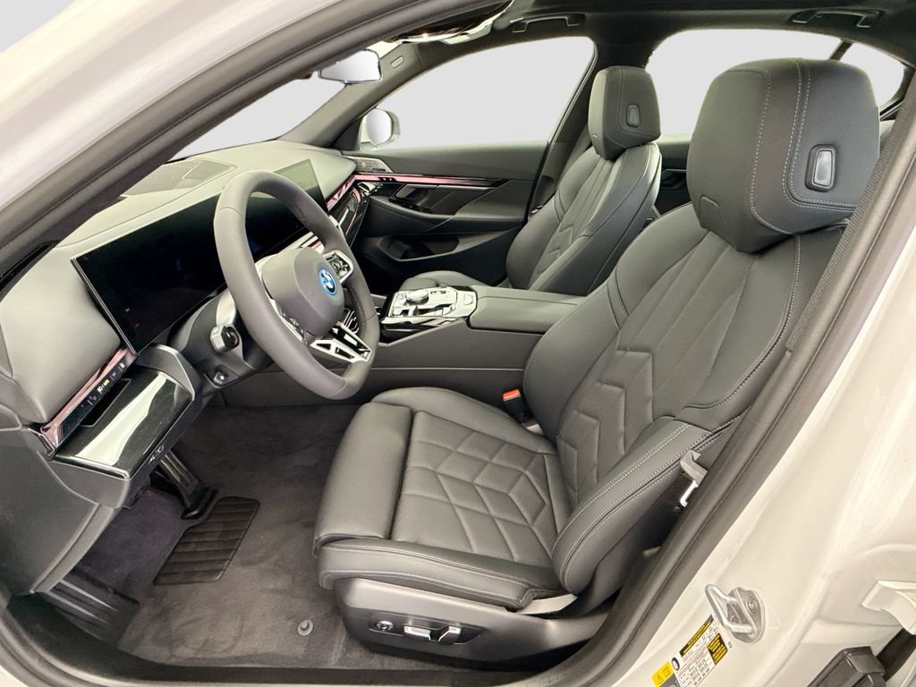 New 2027 BMW 550e xDrive AWD/4WD image 18