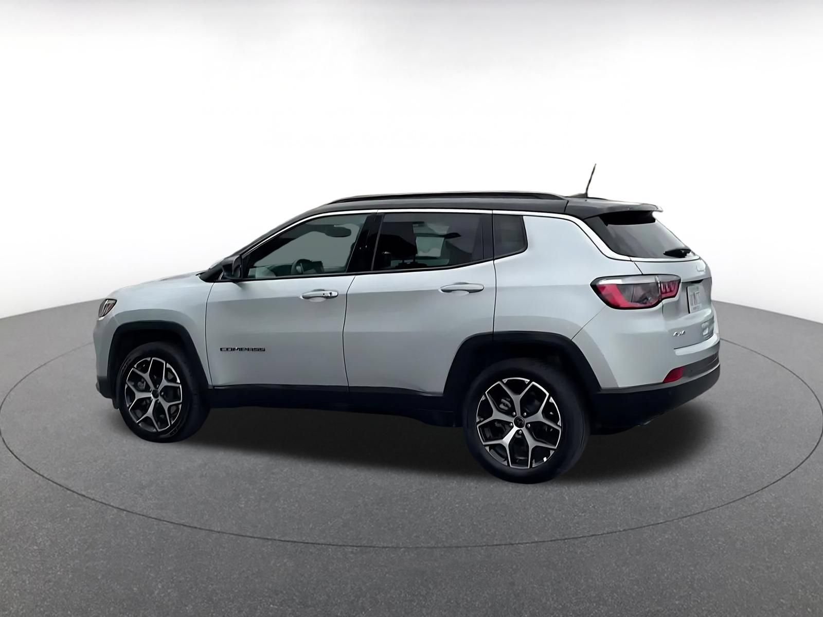 Used 2025 Jeep Compass Limited AWD/4WD image 10