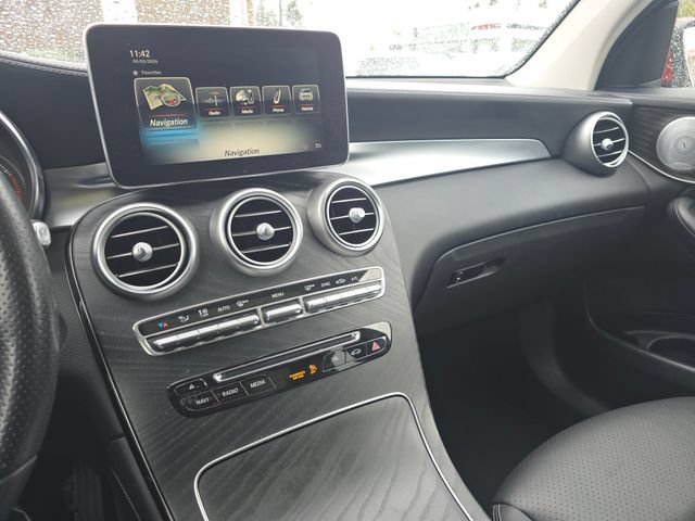 Used 2017 Mercedes-Benz GLC 300 4MATIC image 35