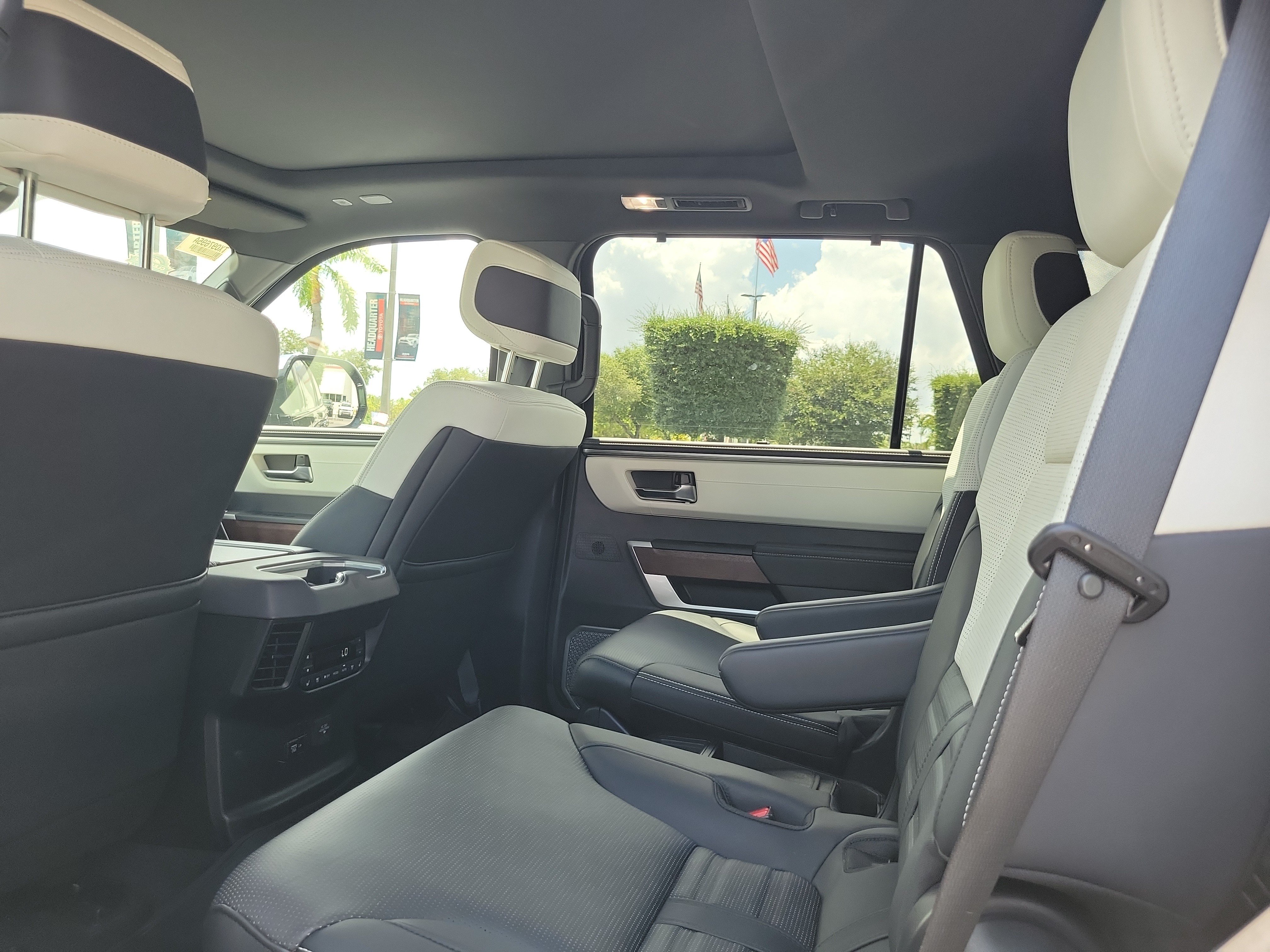 Used 2025 Toyota Sequoia Capstone AWD/4WD image 18