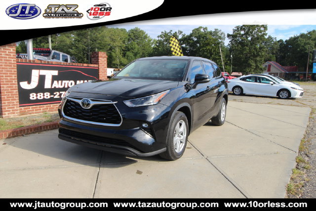 Used 2021 Toyota Highlander LE FWD image 3