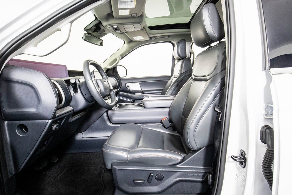 Used 2025 Ford Expedition Active image 8