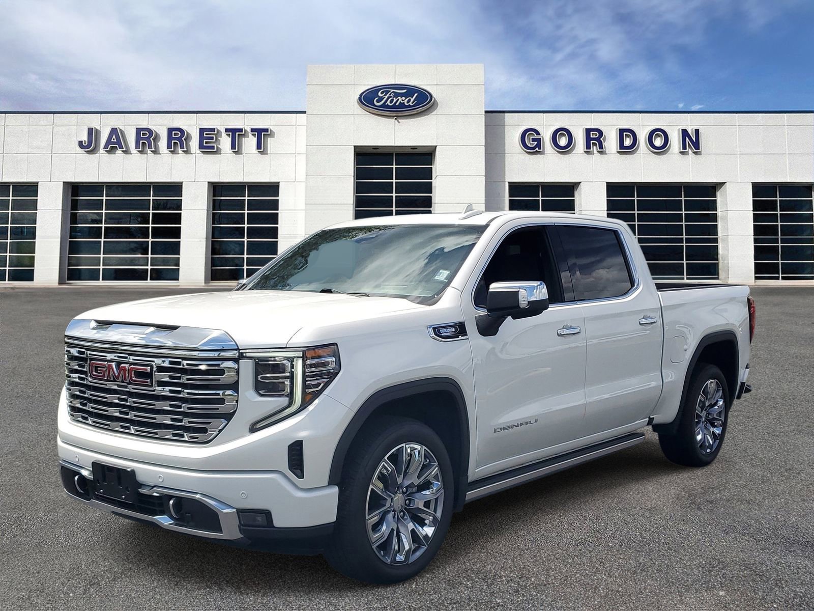 Used 2024 GMC Sierra 1500 Denali w/ Denali Reserve Package AWD/4WD image 2