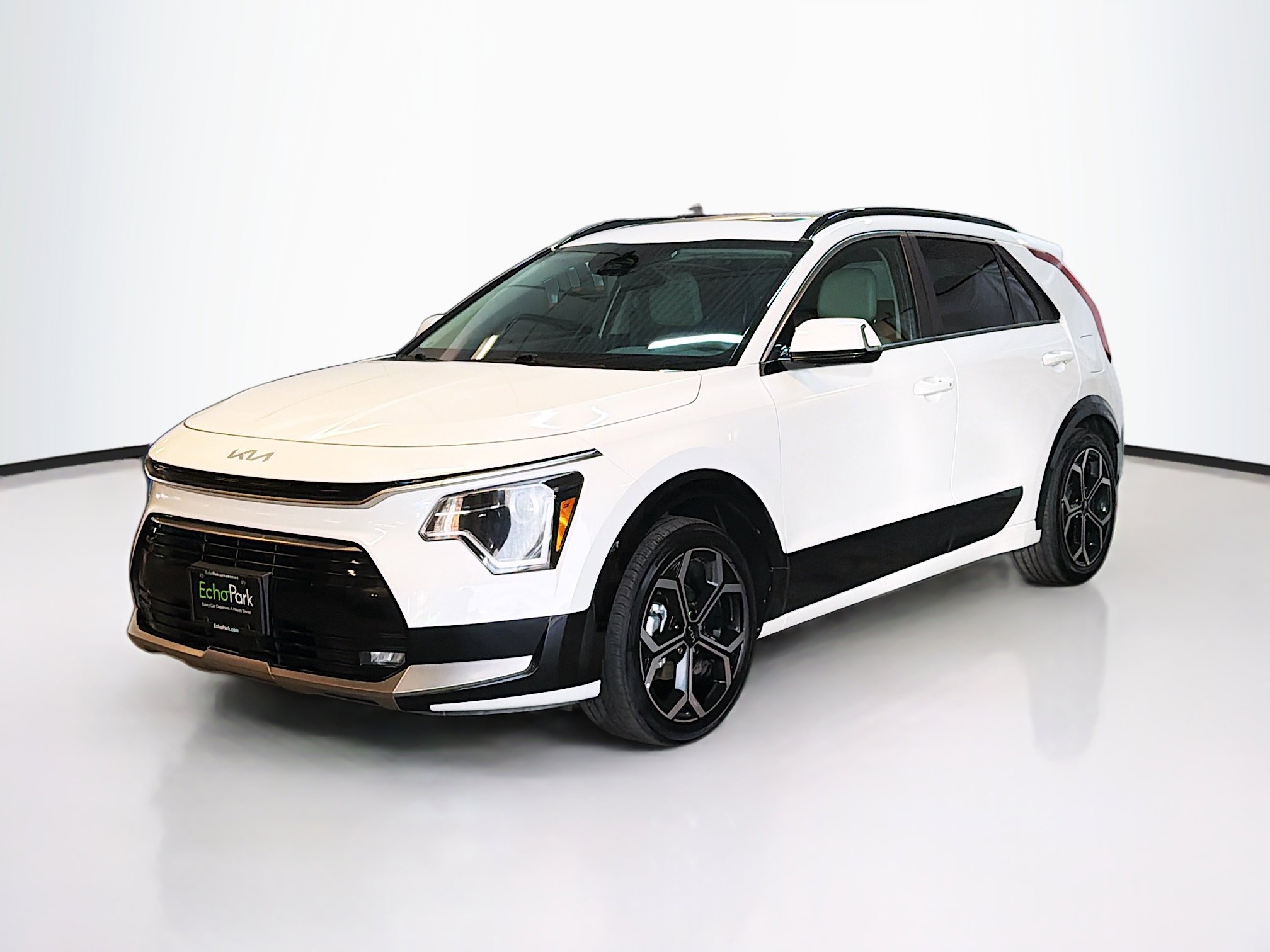 Used 2023 Kia Niro EX Touring image 3