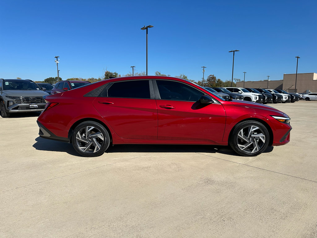 Used 2025 Hyundai Elantra Sport image 4