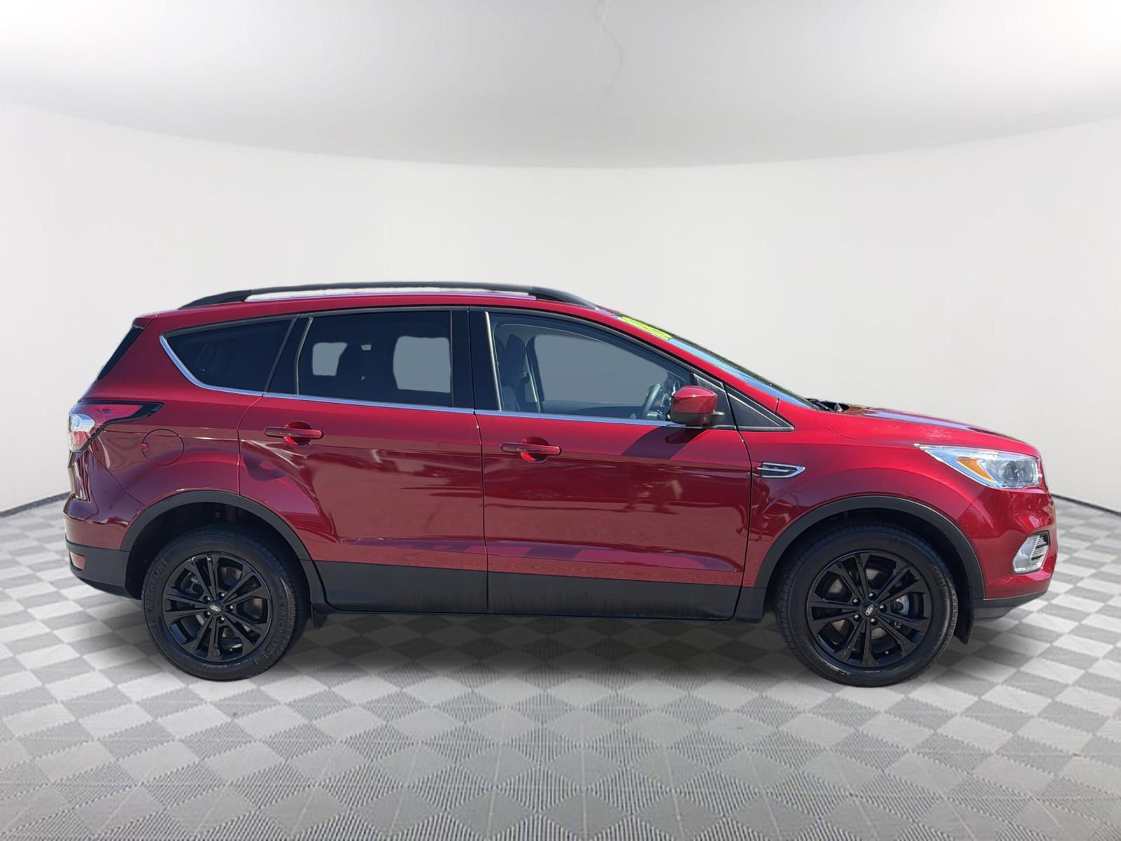 Used 2018 Ford Escape SE FWD image 18