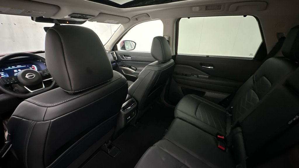 Certified 2024 Nissan Pathfinder Platinum AWD/4WD image 19