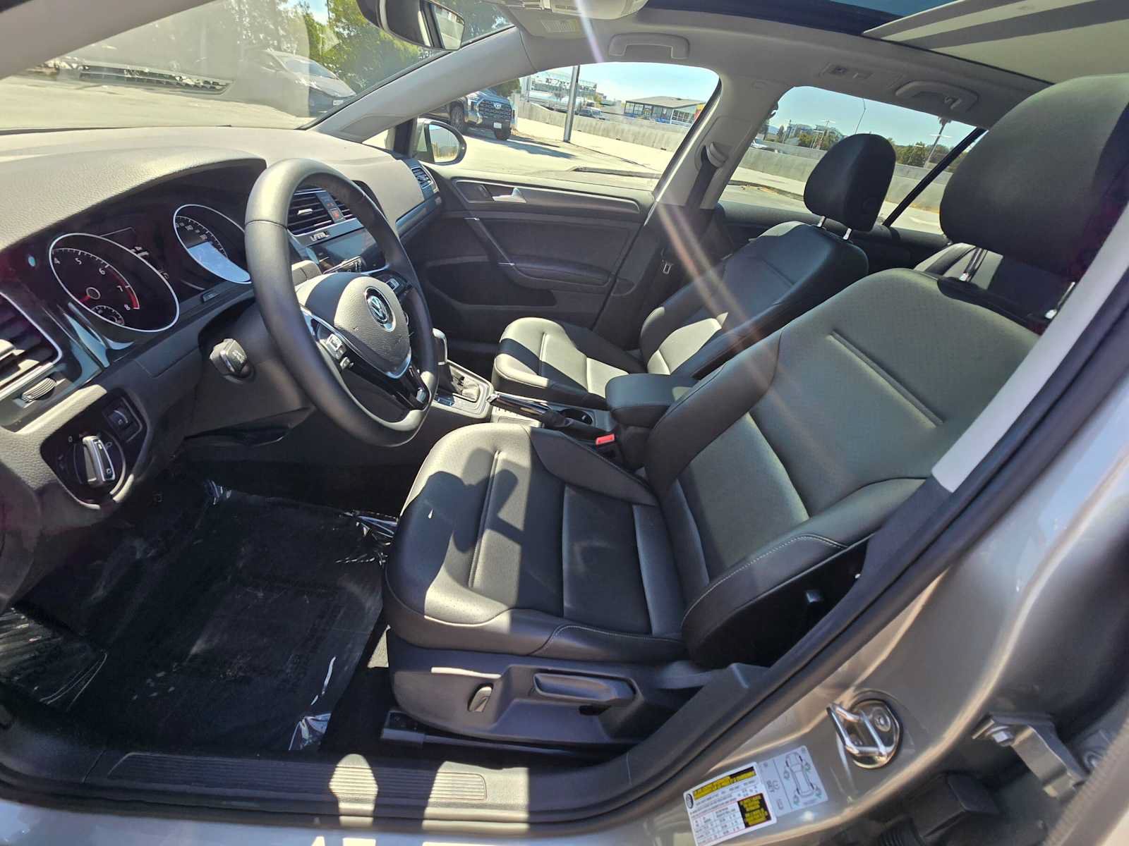 Used 2019 Volkswagen Golf S FWD image 21