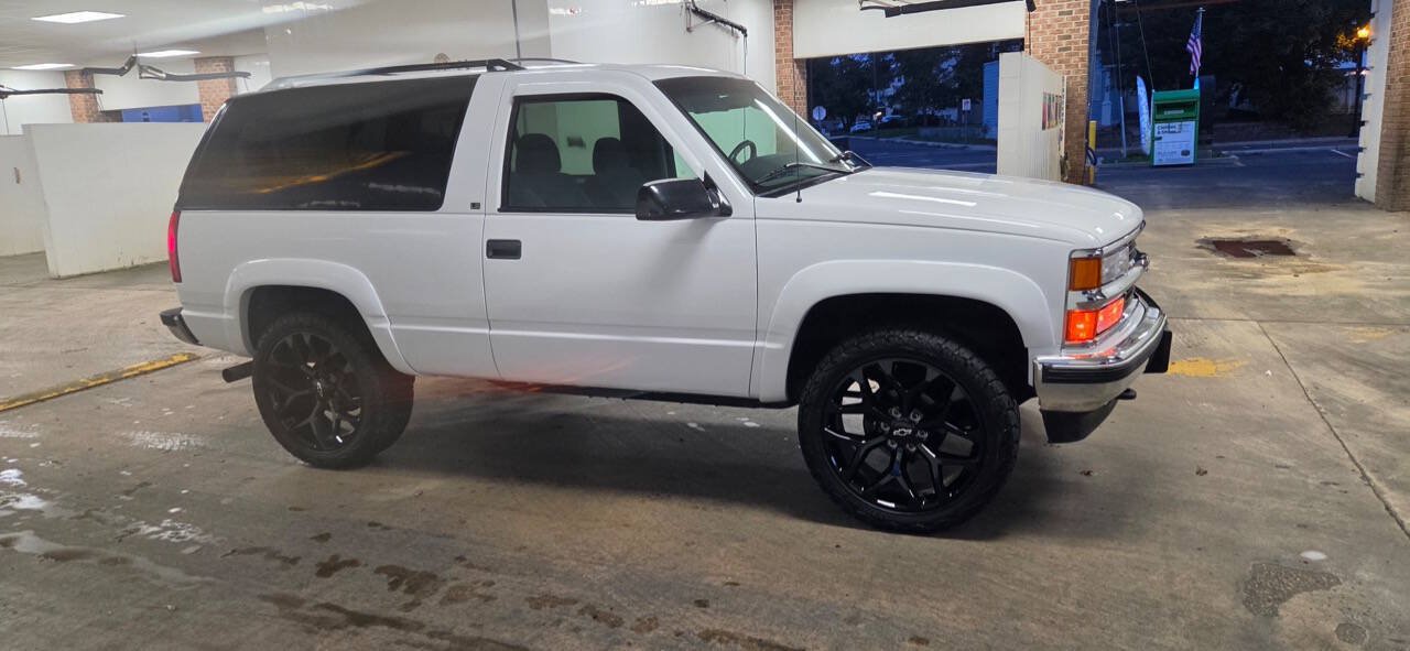 Used 1995 Chevrolet Tahoe 4WD 2-Door image 2