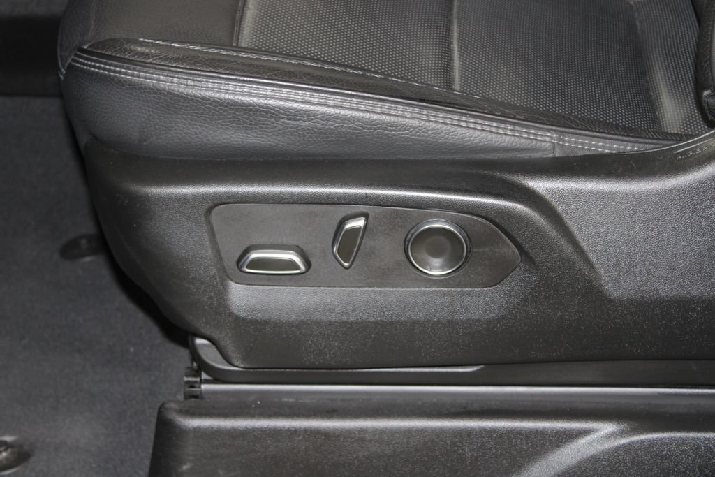 Used 2024 GMC Yukon XL Denali RWD image 23