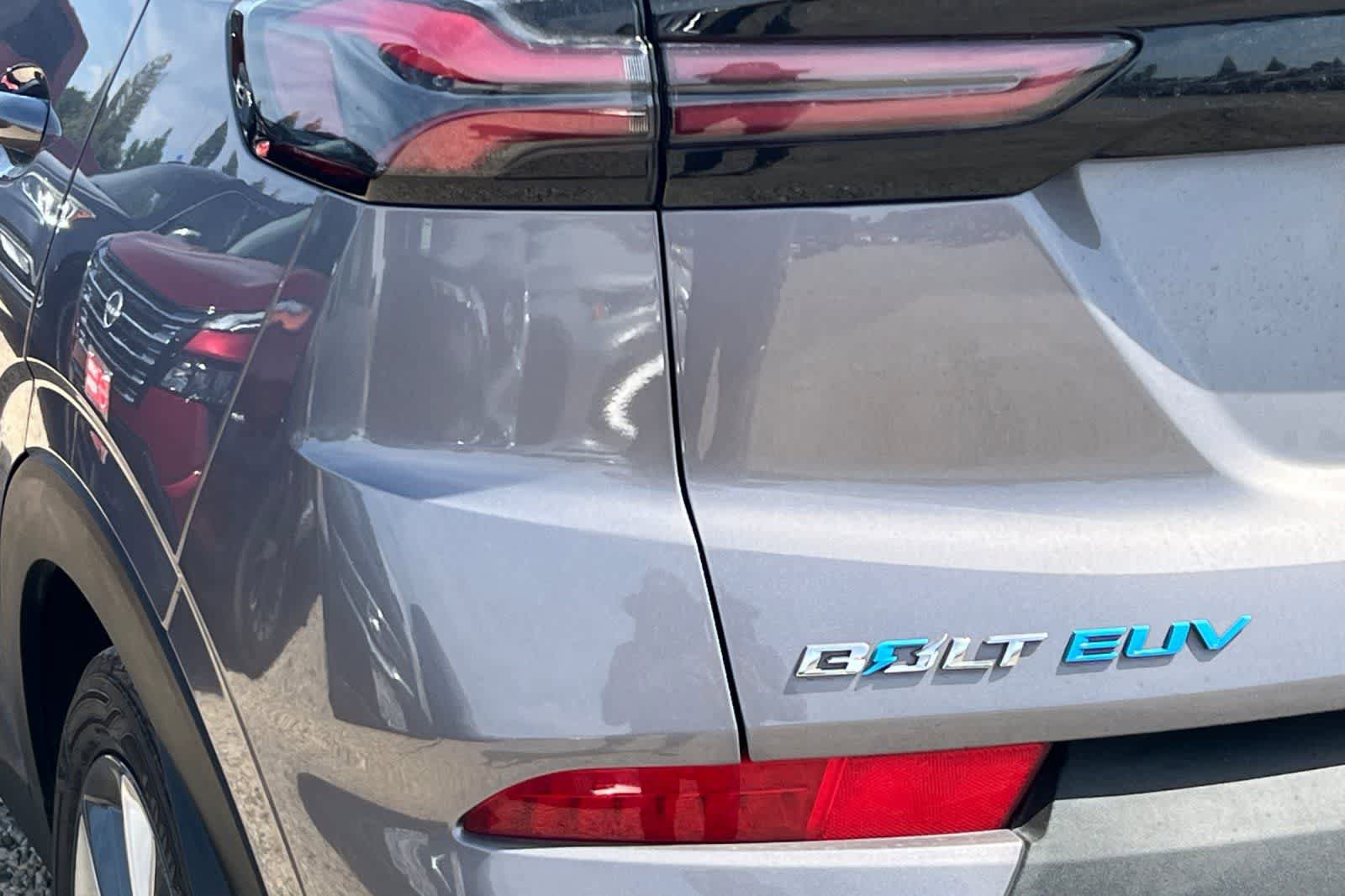 Used 2022 Chevrolet Bolt EUV LT w/ Convenience Package FWD image 13