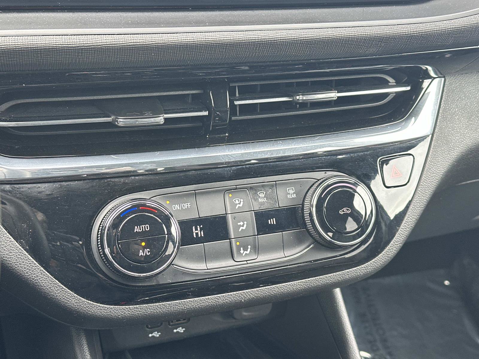 Certified 2025 Buick Envista Sport Touring w/ Experience Buick Package image 29