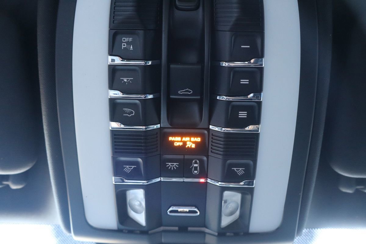 Used 2016 Porsche Cayenne image 24