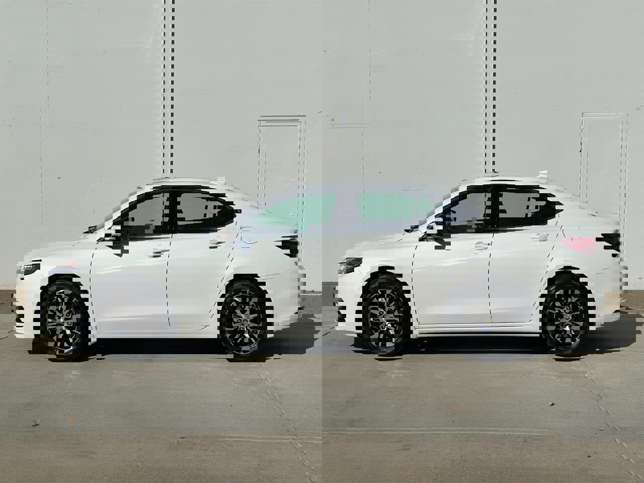 Used 2017 Acura TLX image 2