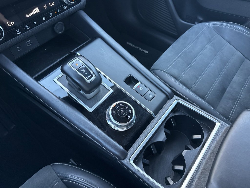 Used 2023 Mitsubishi Outlander SE image 19