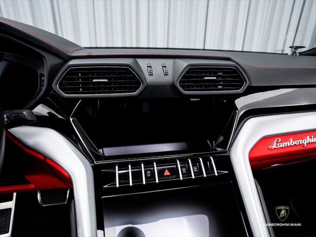 Used 2022 Lamborghini Urus AWD/4WD image 24