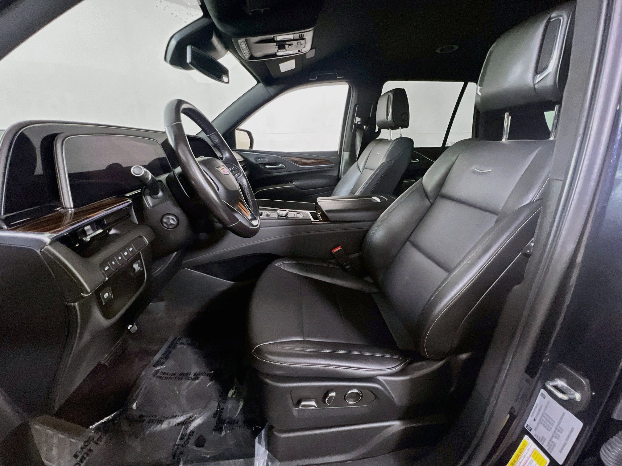 Used 2022 Cadillac Escalade Luxury w/ LPO, Illumination Package AWD/4WD image 22