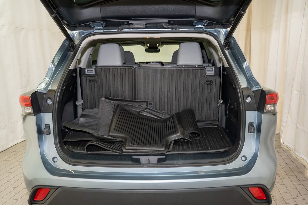 Used 2022 Toyota Highlander XLE image 5