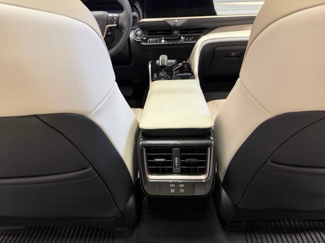 Used 2024 Toyota Crown AWD/4WD image 29