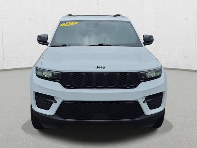 Used 2023 Jeep Grand Cherokee Altitude AWD/4WD image 2