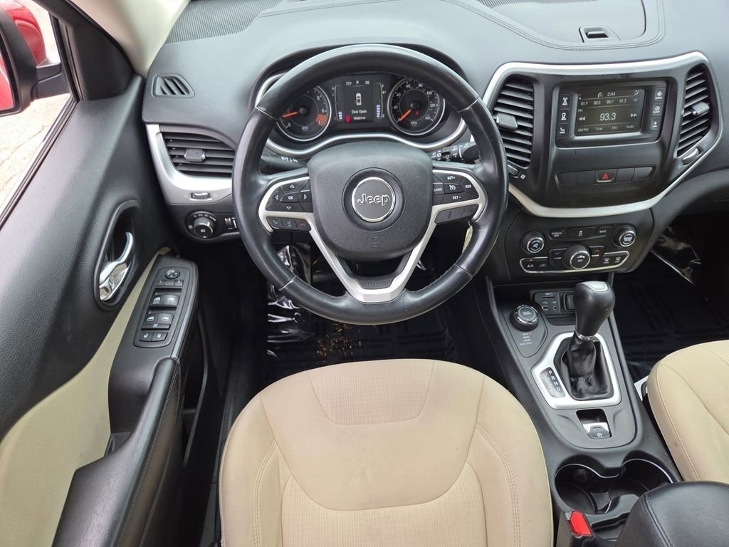 Used 2015 Jeep Cherokee Latitude AWD/4WD image 4