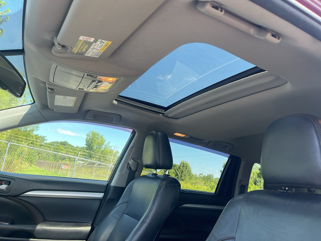 Used 2016 Toyota Highlander XLE FWD image 19