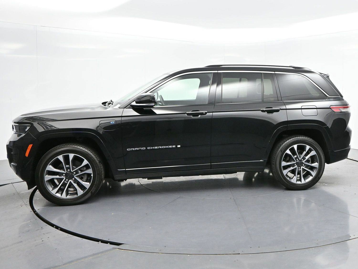 Used 2022 Jeep Grand Cherokee Overland AWD/4WD image 4