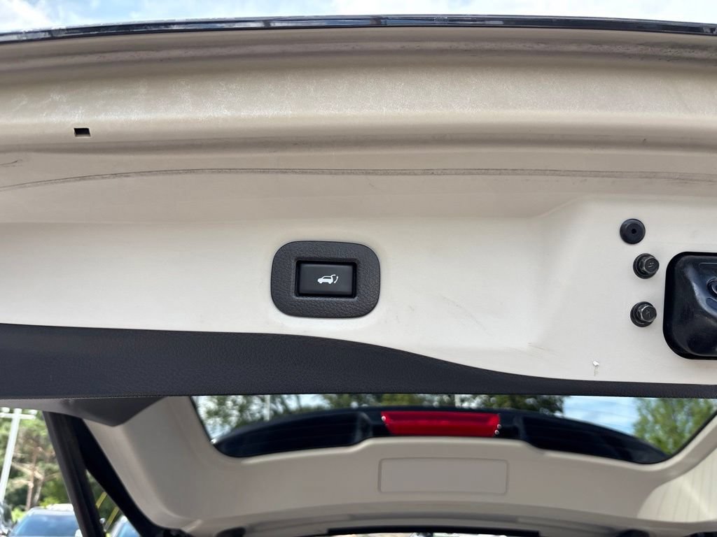 Used 2018 Nissan Rogue SV w/ Sun & Sound Touring Package AWD/4WD image 12