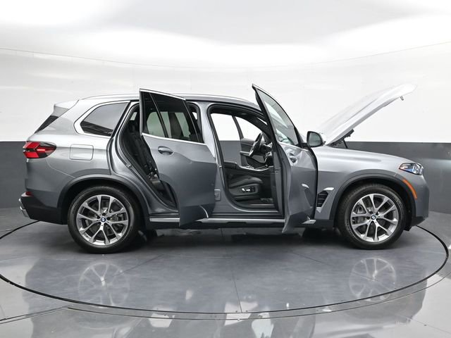 Used 2026 BMW X5 xDrive50e w/ Climate Comfort Package image 35