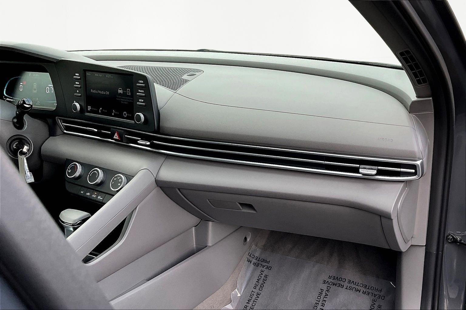 Certified 2025 Hyundai Elantra SE image 26