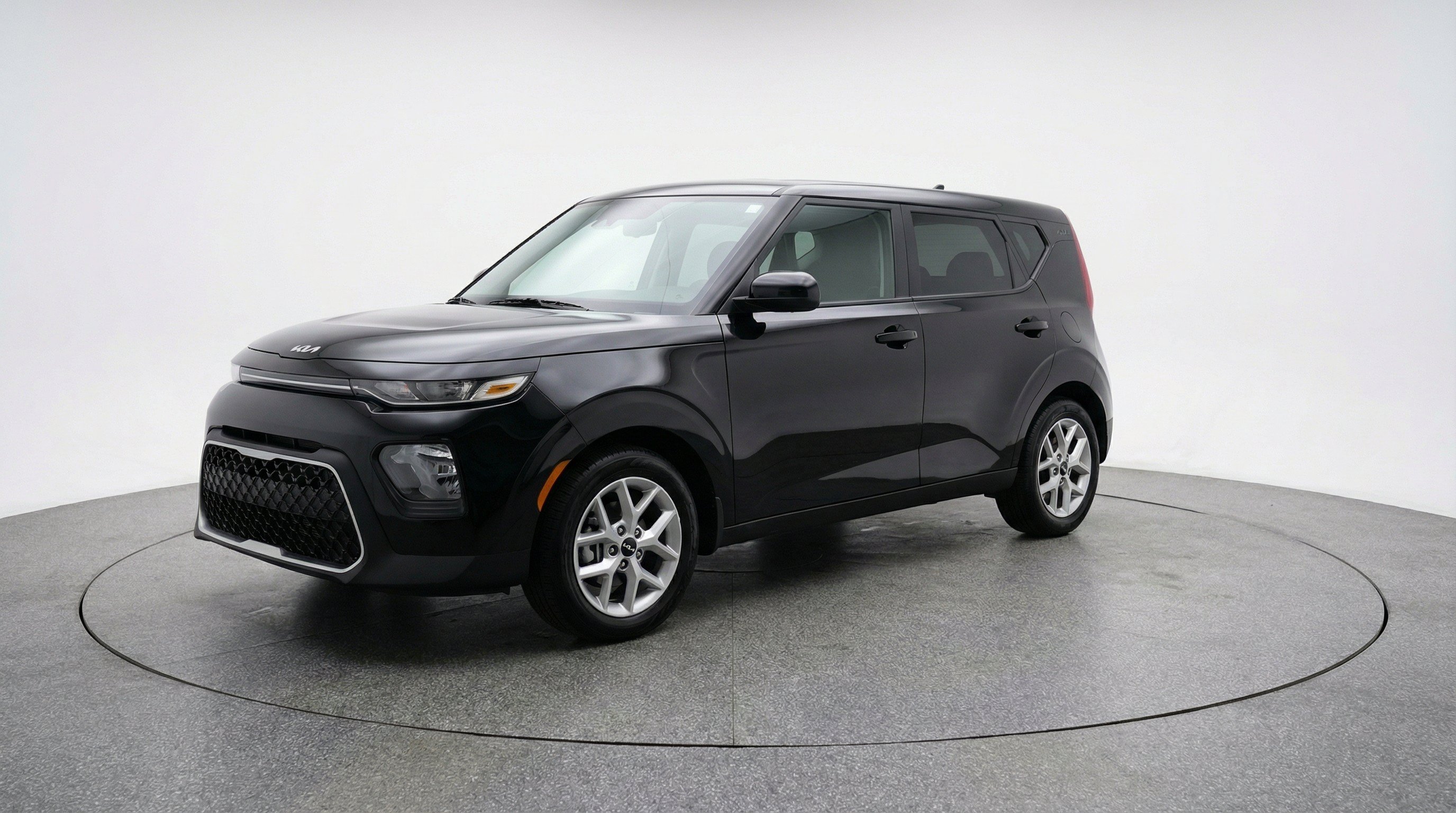 Used 2025 Kia Soul LX w/ LX Technology Package FWD image 3