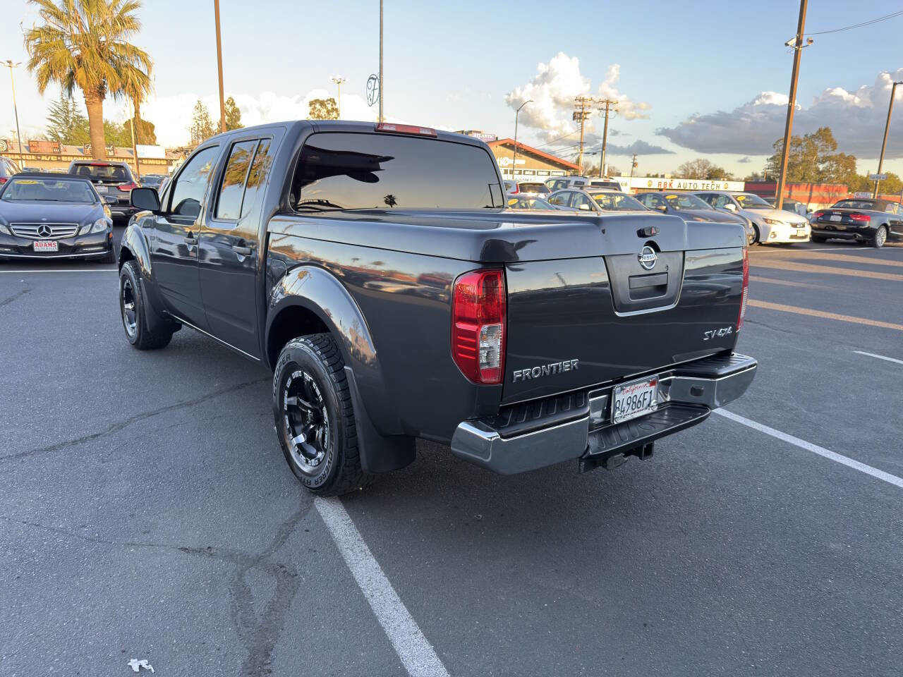 Used 2012 Nissan Frontier SV w/ SV Premium Utility Pkg AWD/4WD image 5