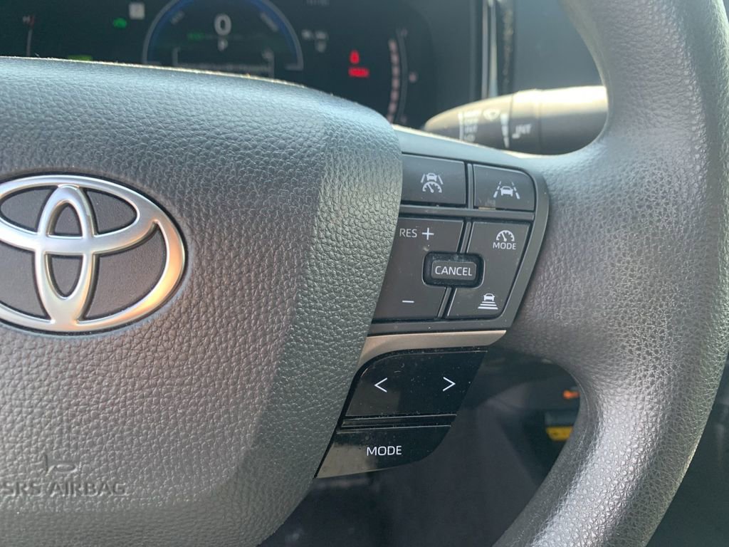 Used 2025 Toyota Camry LE FWD image 28
