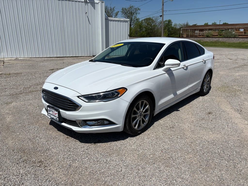 Used 2017 Ford Fusion SE w/ Fusion SE Technology Package FWD image 7
