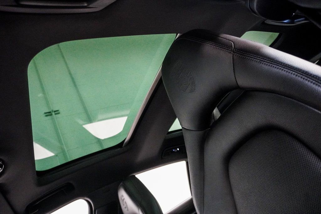 Used 2022 Porsche Panamera 4 Platinum Edition image 20