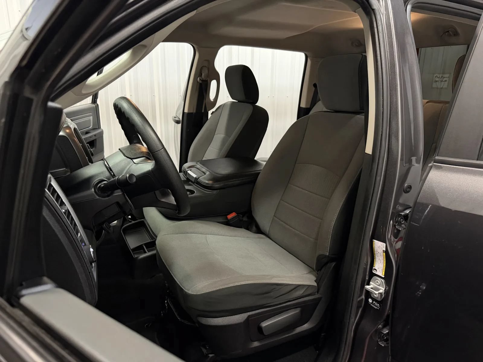 Used 2021 RAM 1500 Classic SLT AWD/4WD image 34