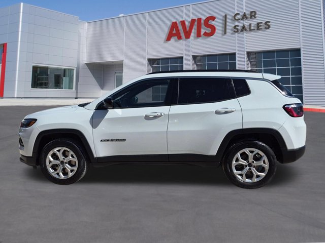 Used 2025 Jeep Compass Latitude w/ Sun & Sound Group AWD/4WD image 10